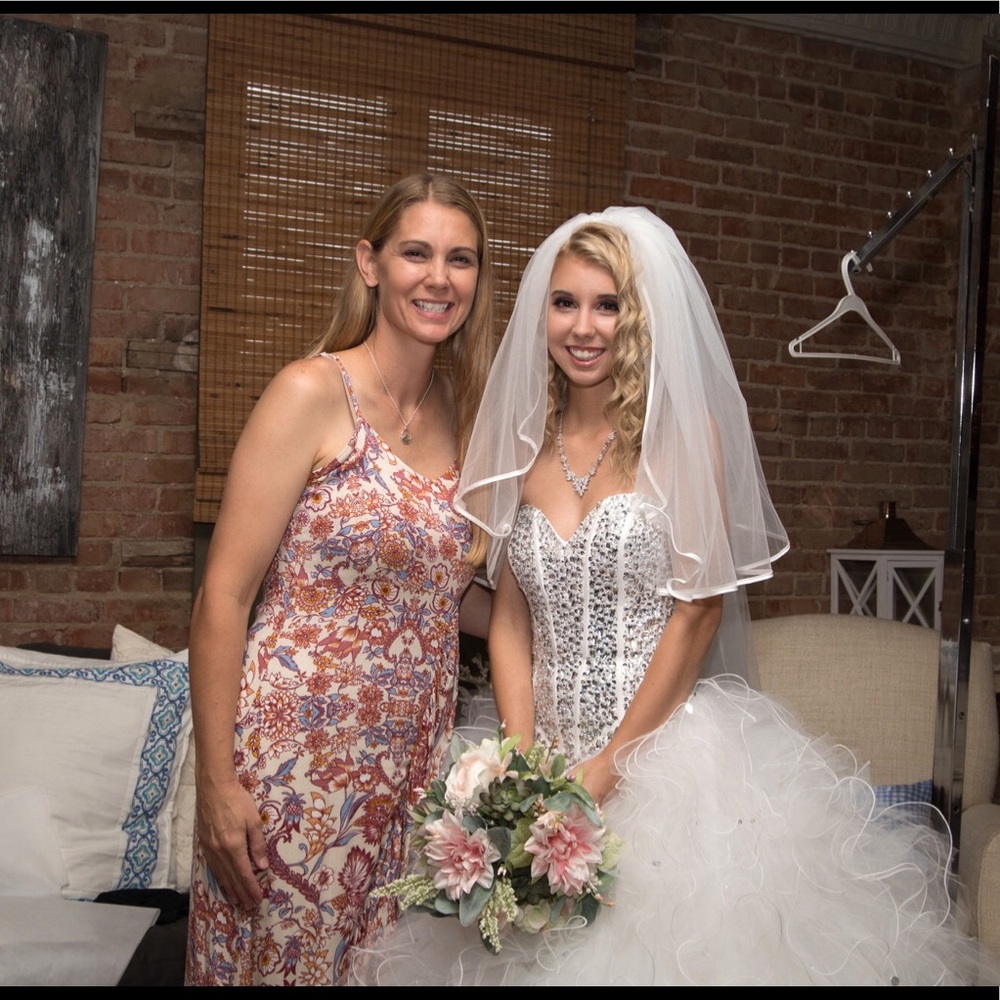Dress - Picture 3 of 4